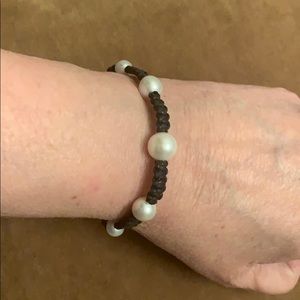 NWT genuine cultured pearl bracelet on leather